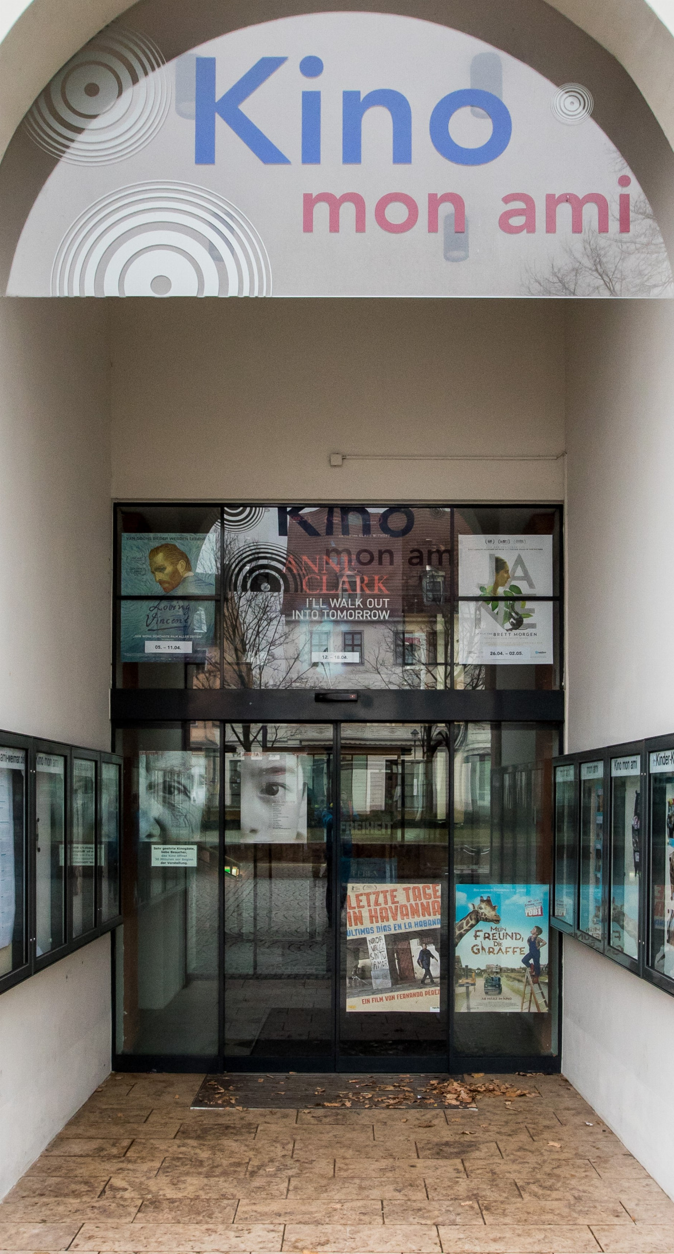 Eingang komm. Kino mon ami (003).jpg