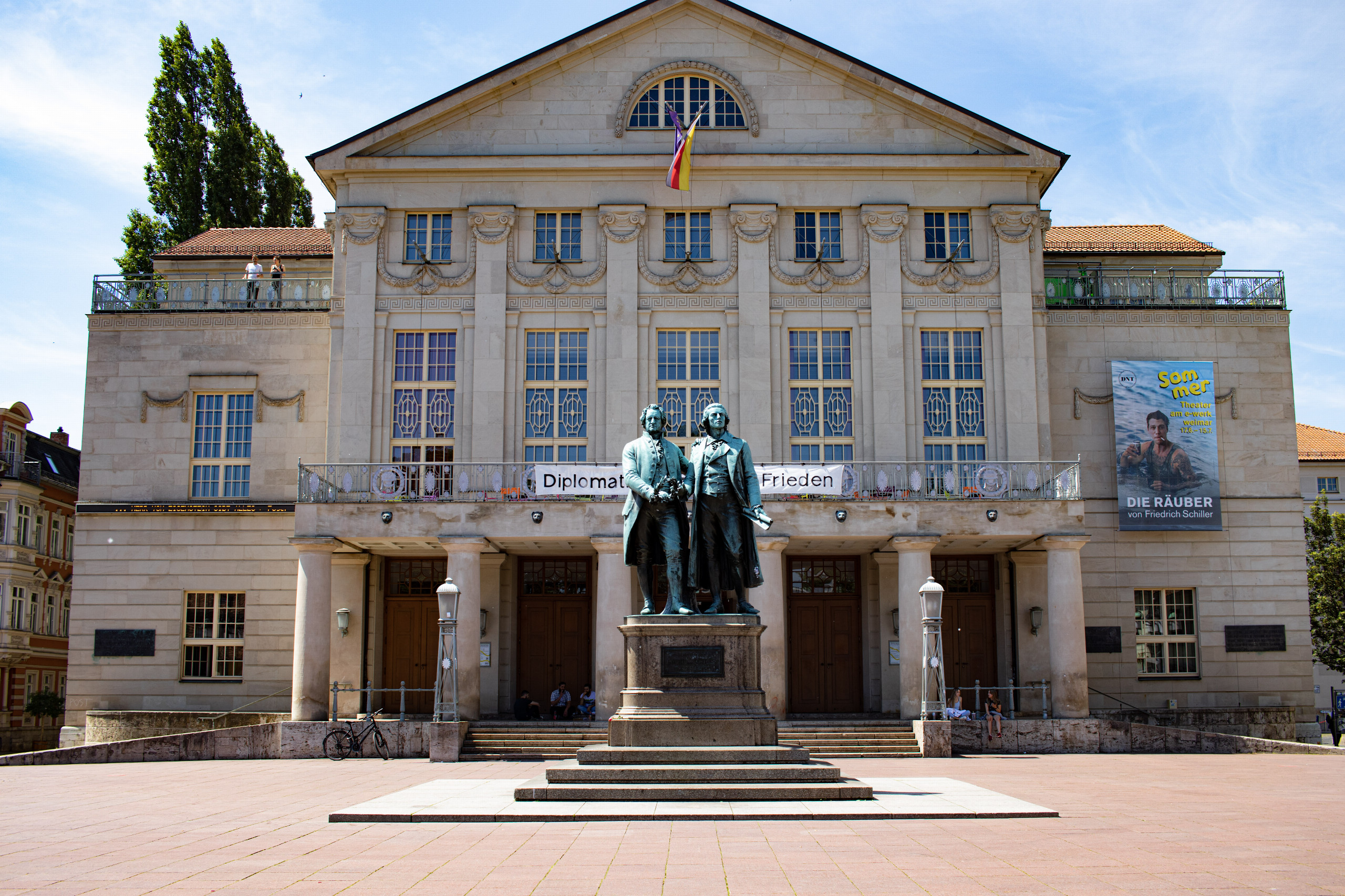 3.Weimar_Theater.jpg