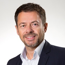 Foto Neumair ohne Krawatte.jpg